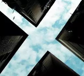 天空字母X